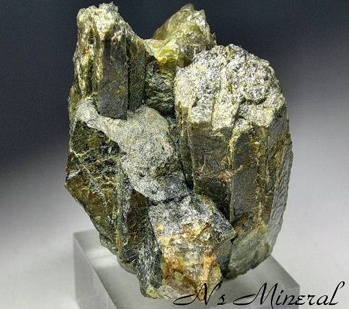 トルトベイト石/Thortveitite_1