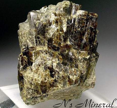 べスブ石/Vesuvianite
